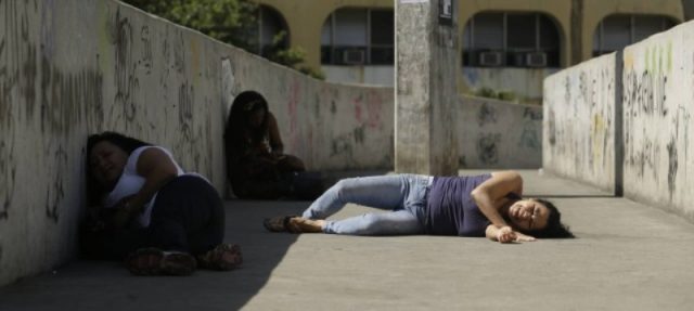 GUERRA NO RIO: Exército e polícia se unem em operação na Rocinha; Tiroteios deixam 2.500 alunos sem aulas