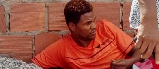 Homem é preso após ferir ex-companheira com golpes de facão em Feira