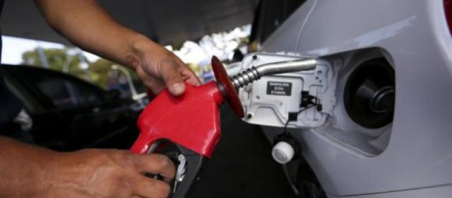  Preço médio da gasolina aumenta e passa de R$ 3,90 pela primeira vez