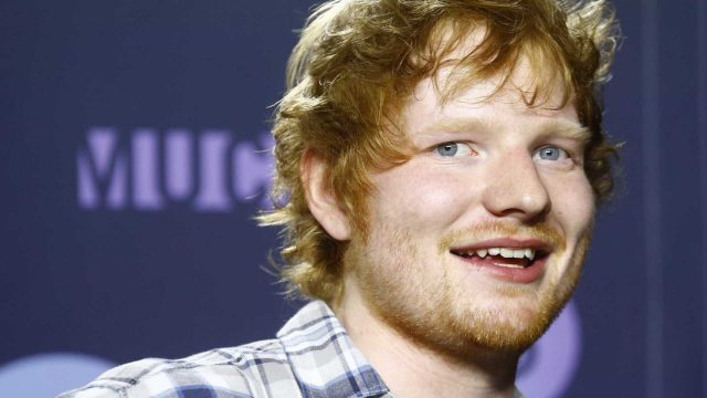 Ed Sheeran é atropelado por carro em Londres