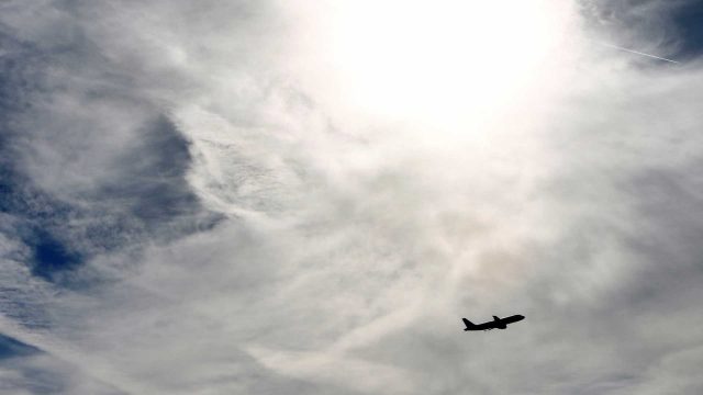 Avião cai no mar logo após decolagem na Costa do Marfim