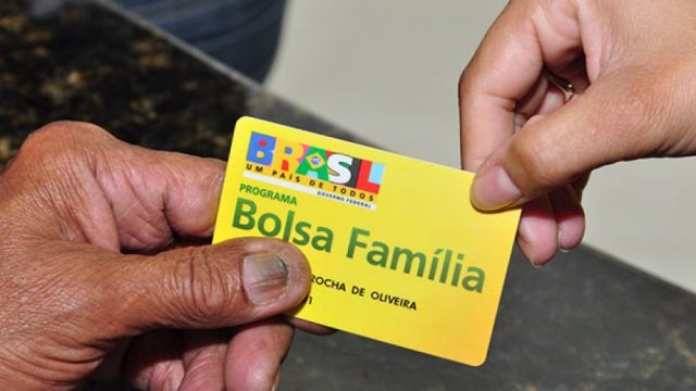 Bahia é o estado que mais recebeu dinheiro para o Bolsa Família neste ano