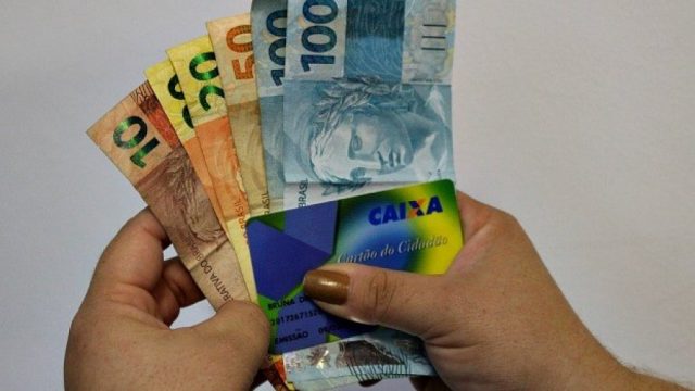 Quase 7,5 milhões de trabalhadores brasileiros retiram abono salarial