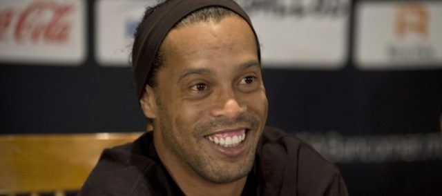  Ronaldinho Gaúcho negocia possível candidatura como senador em MG