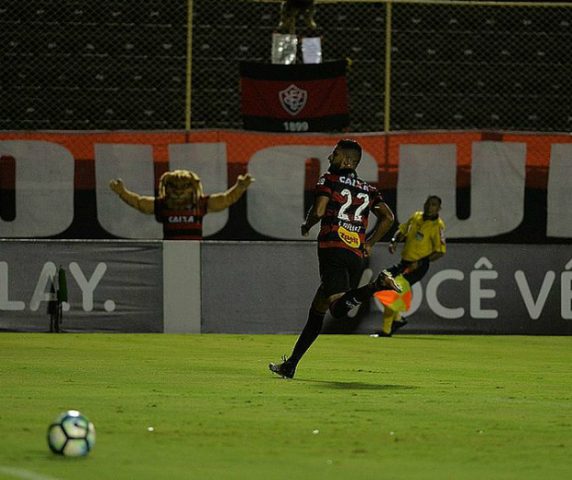 Vitória faz 3x1 no Palmeiras no Barradão e deixa o Z4