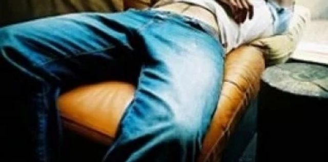 Ladrão invade casa, dorme no sofá e acaba preso