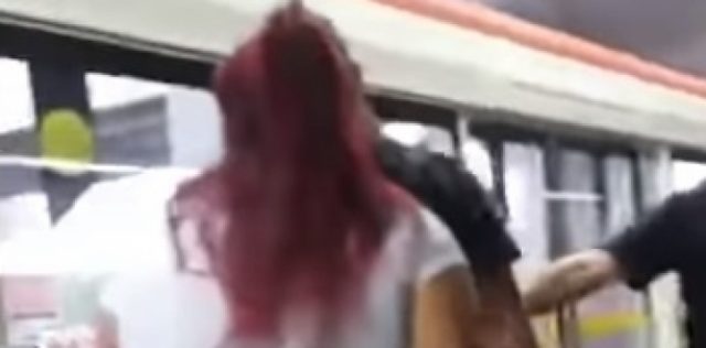 Mulher é agredida por segurança em metrô 