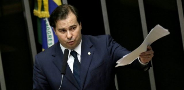 Projeto que acaba com supersalários deve ser votado em fevereiro, diz Maia
