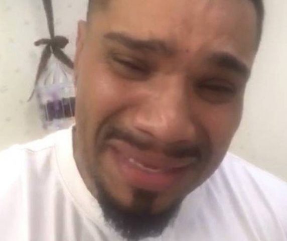 Naldo chora em vídeo e pede perdão à Moranguinho