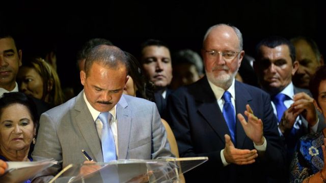 vai tirar Transporte Universitário dos estudantes de Camaçari