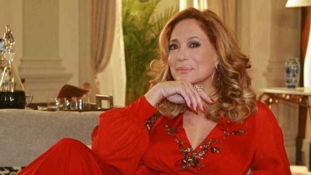 Após sofrer trombose, Susana Vieira recebe alta de hospital no Rio