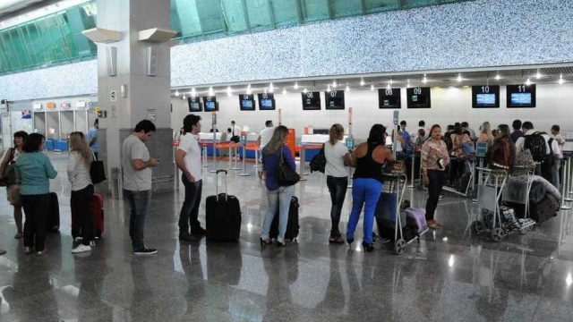 Passageira ganha R$ 10 mil de indenização após ser impedida de viajar