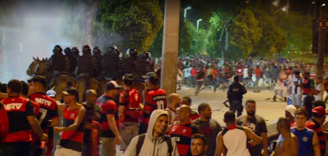 Maracanã vira praça de guerra de torcedores antes e depois do jogo do Flamengo