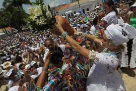 Lavagem do Bonfim reúne multidão de baianos e turistas nesta quinta 