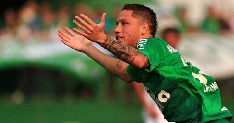 Lucas Marques é o quarto contratado do Vitória