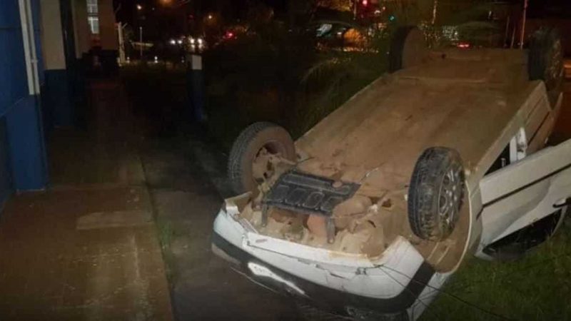 Homem foge de hospital psiquiátrico, rouba carro e invade centro da PM