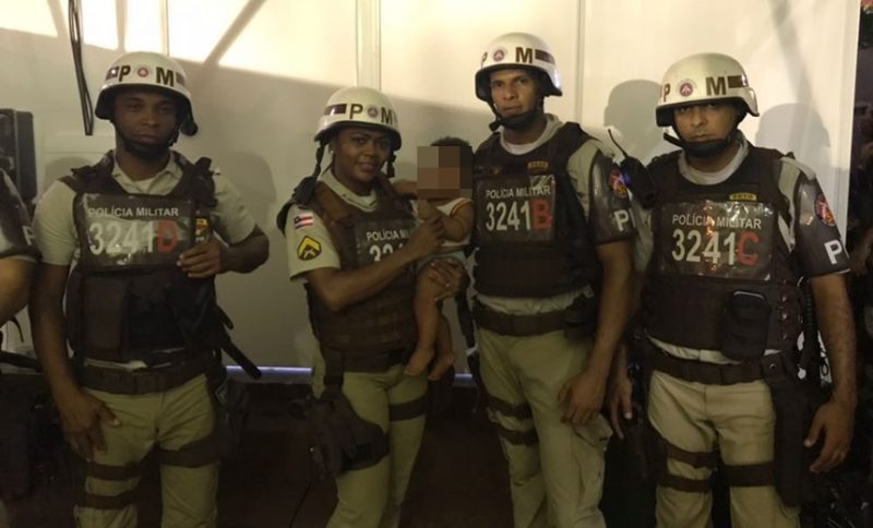 Bebê é encontrado abandonado dentro de carrinho