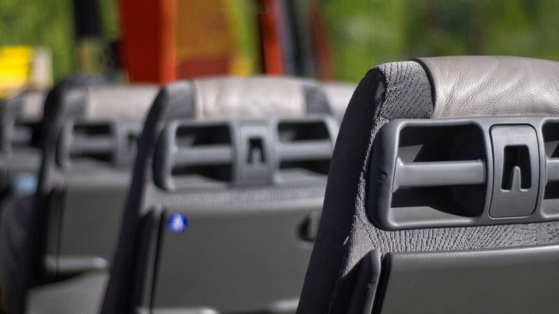 Passageira é agredida por assaltante após dar celular antigo