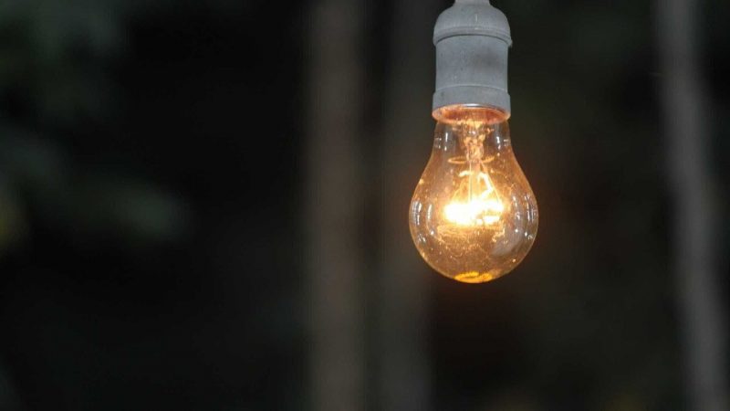 Neoenergia Coelba promove troca de lâmpadas por LED em Candeias