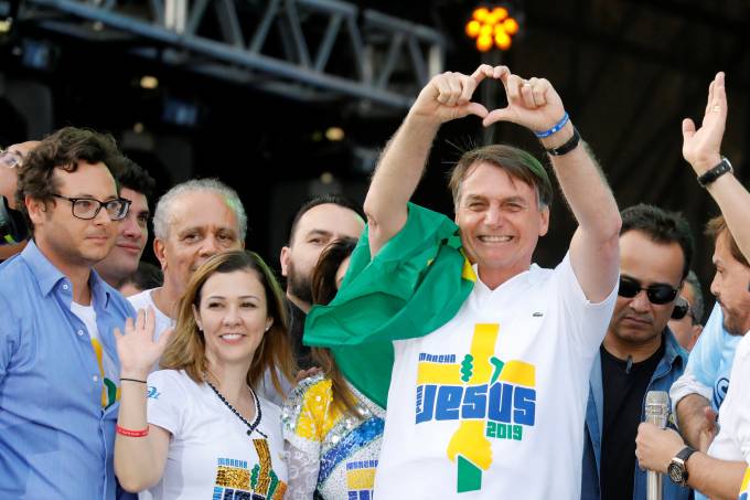 Bolsonaro diz que abre mão da reeleição se Brasil passar por reforma política