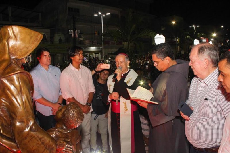 Emoção marca entrega da Praça e Imagem de Santa Dulce dos Pobres em Candeias