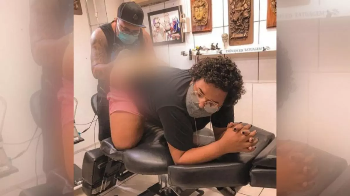 Jovem é atacado após tatuar o ânus para homenagear Anitta