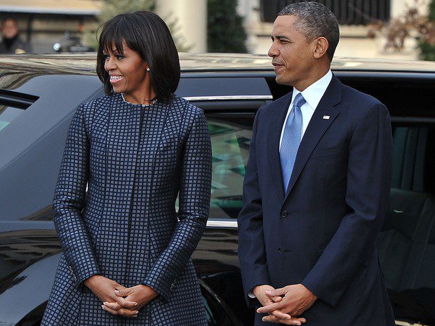 Barack Obama e sua mulher, Michelle, na chegada à Igreja de St. John. (Foto: Nicholas Kamm/AFP)