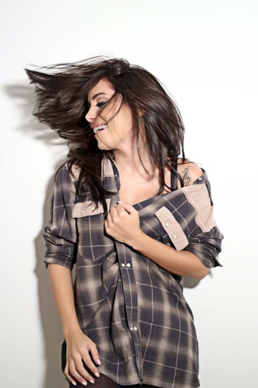 Anitta fica morena novamente (Foto: Du Marinho) Anitta fica morena novamente (Foto: Du Marinho)