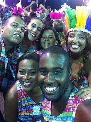 Amilton com os amigos no carnaval de Salvador  (Foto: Amilton Amorim/ Arquivo Pessoal)
