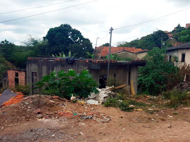 Casa onde ocorreu crime em Candeias, na Bahia (Foto: Cássia Bandeira/G1)