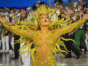 A rainha de bateria da Mocidade, Claudia Leitte, durante desfile na Sapucaí (Foto: Alexandre Durão/G1)