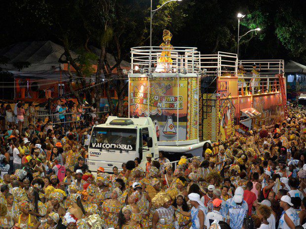 Ilê Aiyê no centro da cidade (Foto: Jefferson Peixoto/Ag Haack)