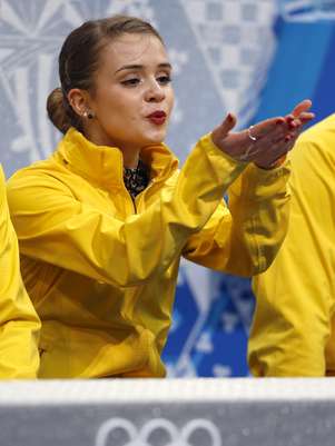 Isadora fez sua performance ao som da canção russa Ochi Chyornie (Olhos Negros) e recebeu muitos aplausos da torcida, apesar de ter obtido um resultado ruim Foto: AFP