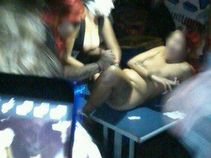 Xereca Satânik Mulheres costuram vagina em festa universitária com drogas e orgias