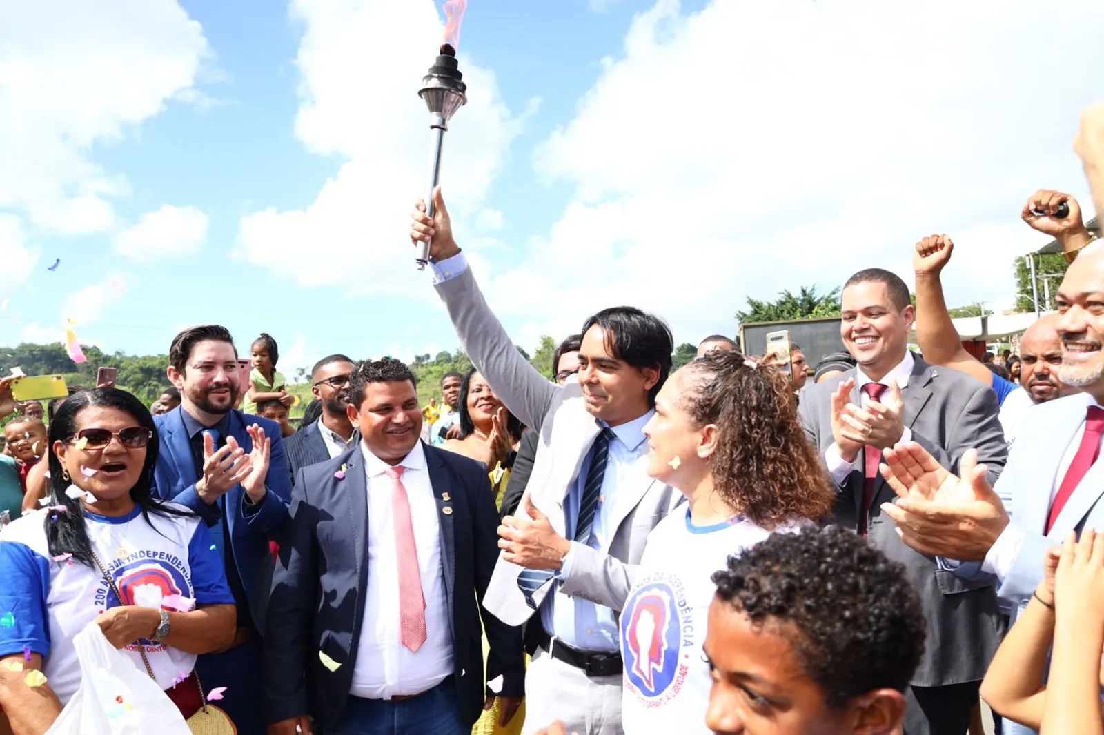 Emoção e História: Fogo Simbólico do Bicentenário da Independência chega a Candeias