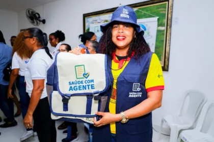 Prefeitura de Candeias Entrega Kits para Agentes de Saúde do Município