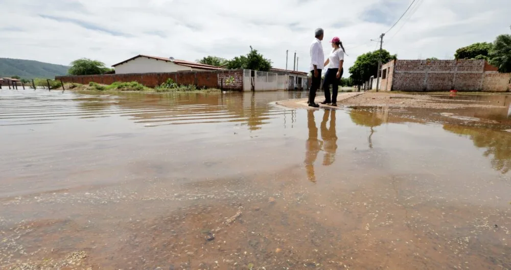 Bahia | Governador visita cidades do oeste baiano atingidas pelas chuvas e anuncia ações com orçamento superior a R$ 21 milhões