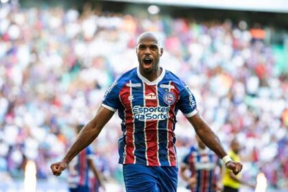 Bahia aplica 4 a 1 no Jequié e garante vaga na final do Baianão