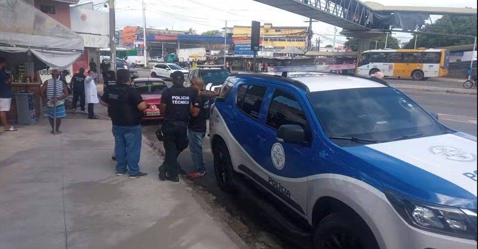 Corpo de homem é encontrado dentro de carro em Salvador