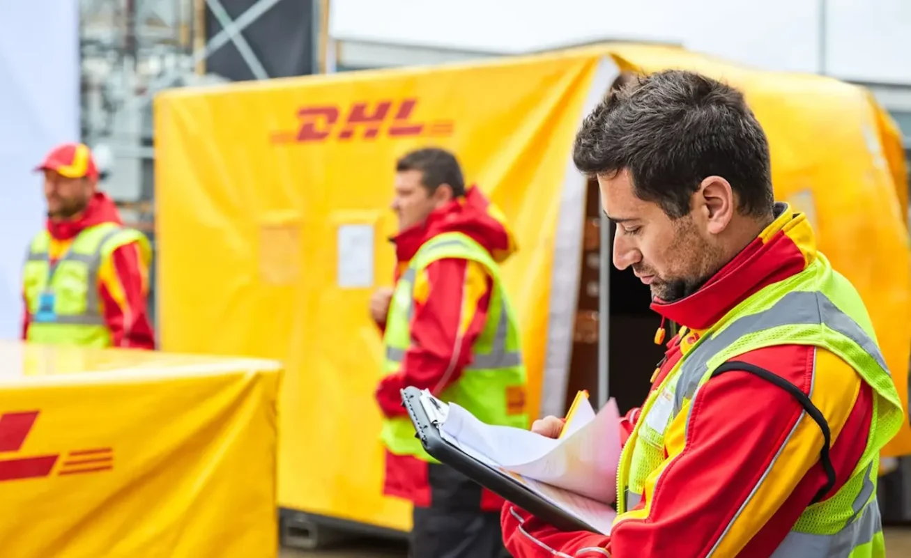 NÃO EXIGE EXPERIÊNCIA! DHL Express abre nova vaga para Auxiliar Logístico I