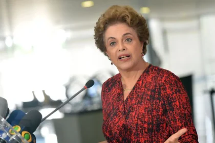 "No passado, como agora, a História não apaga os sinais de traição à democracia", afirma Dilma ao se manifestar sobre o golpe de 1964