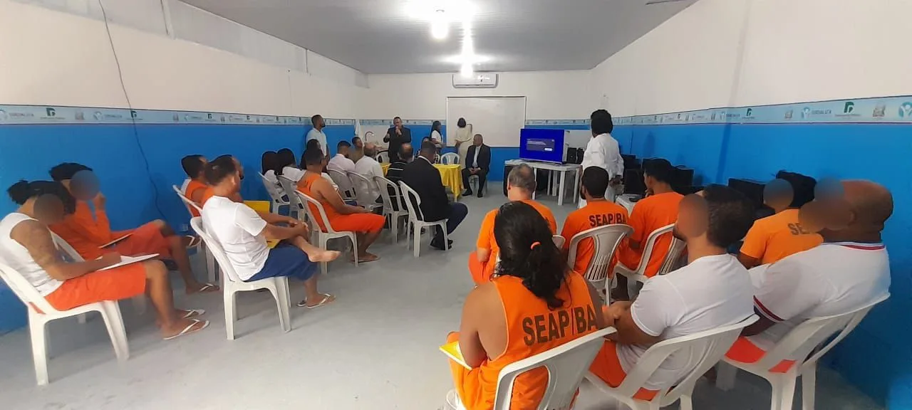 Emoção marca aula inaugural do semestre 2024 na UFSB dentro do Conjunto Penal de Itabuna