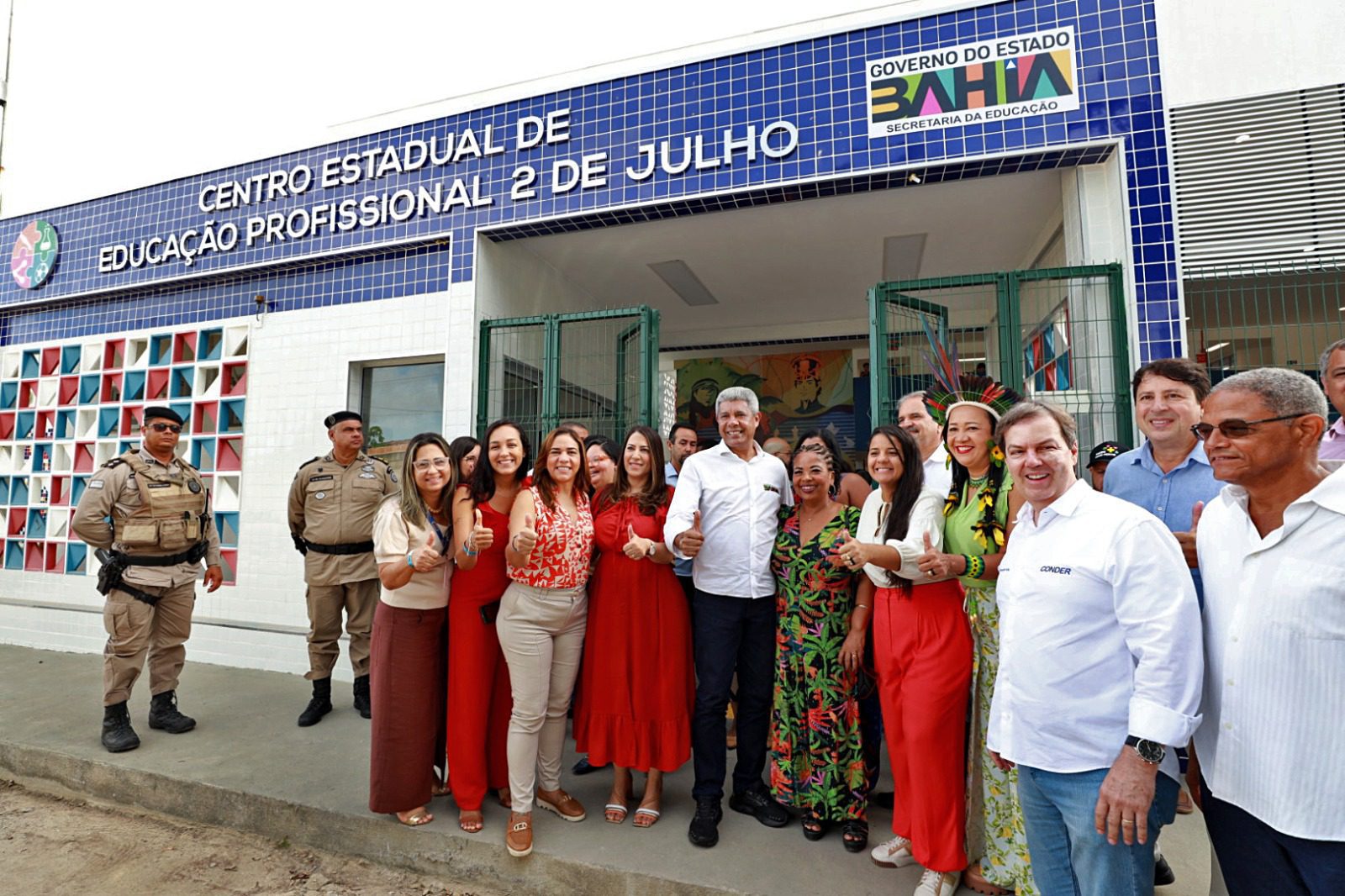 Entrega de Centro de Educação garante futuro promissor para estudantes em Porto Seguro.