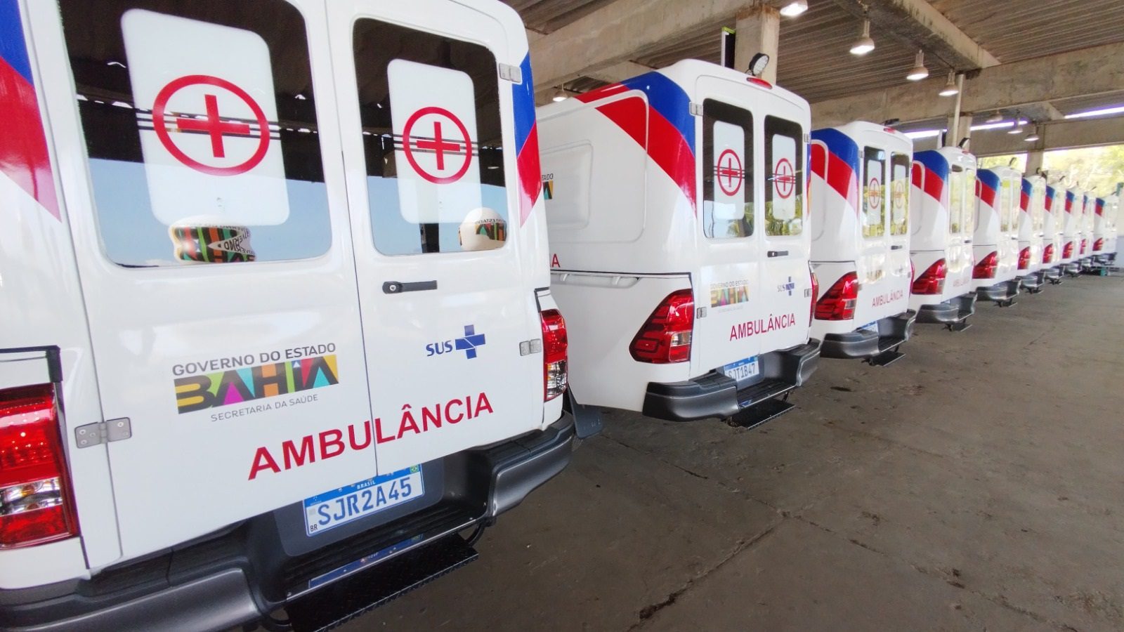 Reforço na estrutura de saúde municipal com ambulâncias e equipamentos na Bahia