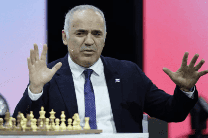 Ex-campeão mundial de xadrez, Garry Kasparov passa a ser considerado terrorista na Rússia