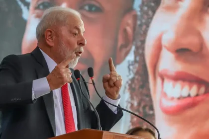 Lula anuncia a construção de três maternidades e três policlínicas na Bahia