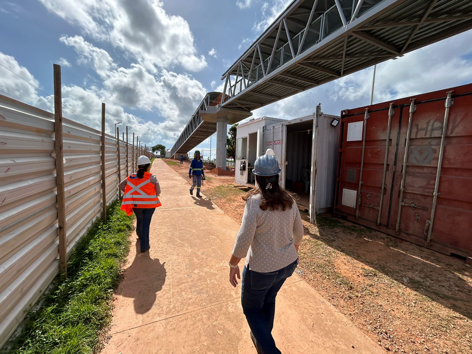 Obra da passarela no Bairro da Paz avança para conclusão em maio