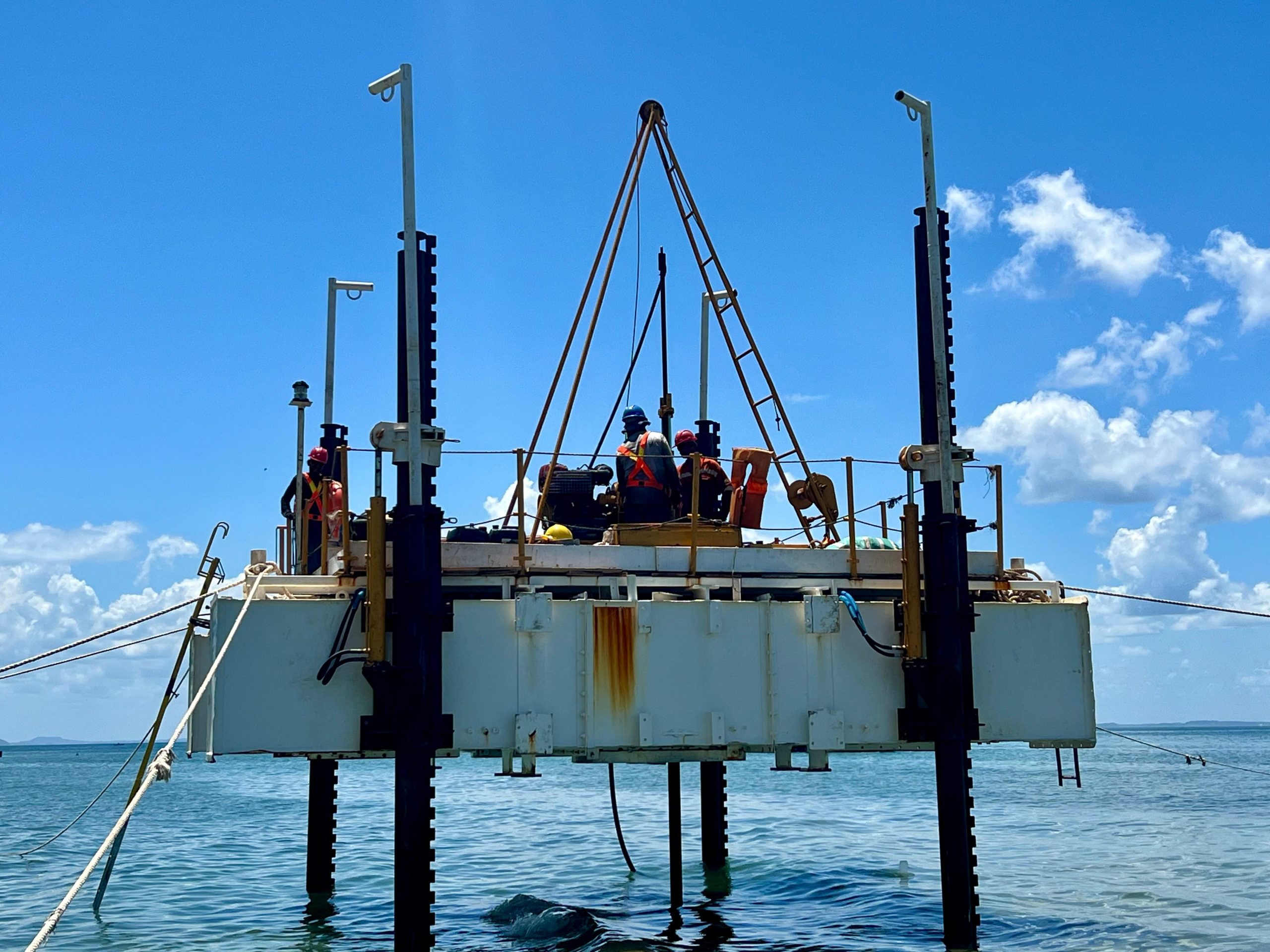 Sondagem da Ponte Salvador-Itaparica inicia em Vera Cruz usando plataforma