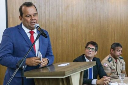 PMs feridos em acidente durante escolta de vice-governador no sul da Bahia.