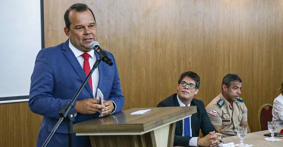 PMs feridos em acidente durante escolta de vice-governador no sul da Bahia.